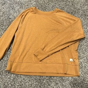 Vuori lightweight crew neck sweatshirt